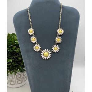 Charming Charlie Daisy Statement Necklace White‎ Yellow Enamel Flowers